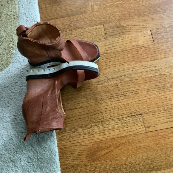 A.S. 98 women’s beautiful whiskey colored platform wedges size 9.5 - Picture 2 of 4